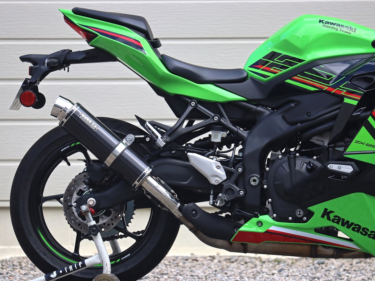 専用出品です zx25r スリップオンサイレンサー本体のみとマフラーステー